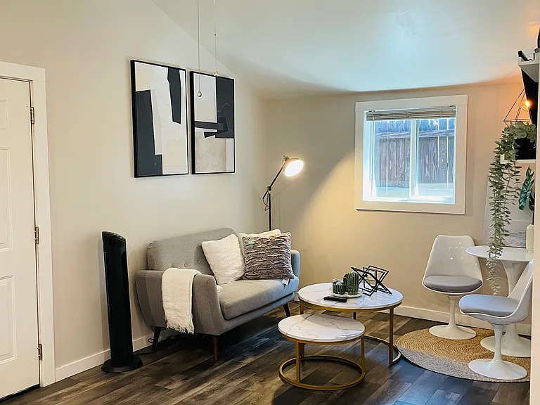 1553 S Burnside Ave — Photo 5