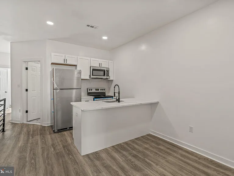 1332 W Toronto St #B — Photo 5