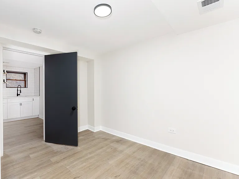 4819 W Barry Ave #1G — Photo 7