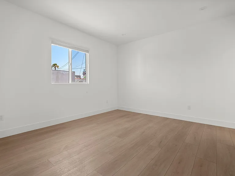 14531 Dickens St — Photo 14