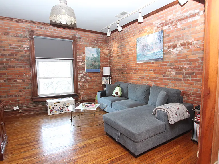239 E Whittier St — Photo 5