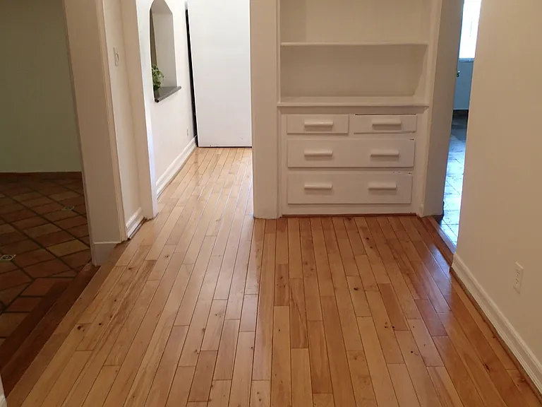 2047 Ivar Ave — Photo 8