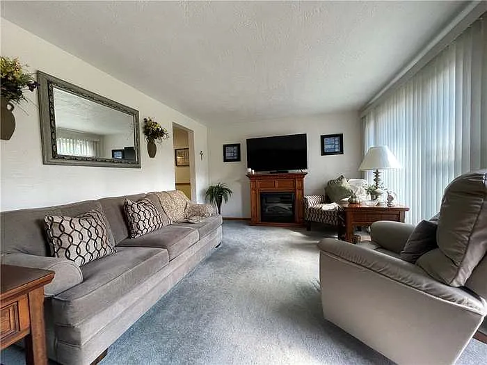222 Rolling Dr — Photo 6