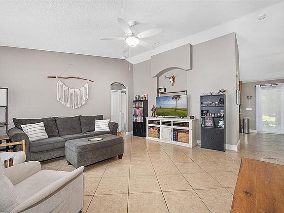 4th image of 981 LAUREL OAKS LANE