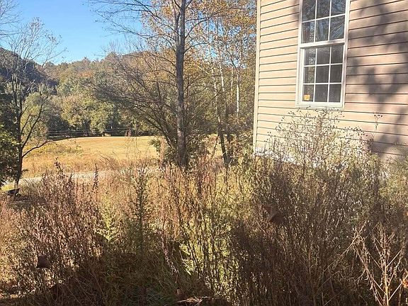 9th image of 453 River Rd
