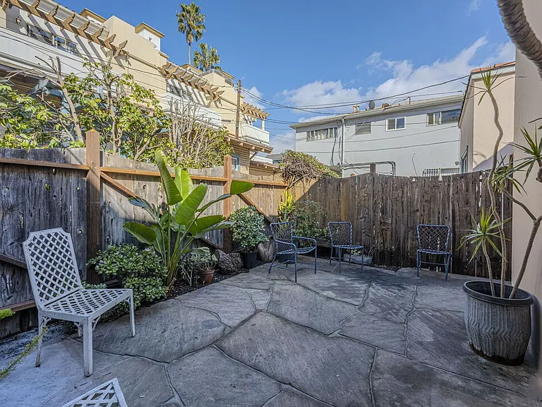223 California Ave — Photo 14