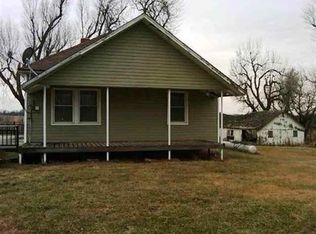 26069 P Rd, Holton, KS 66436