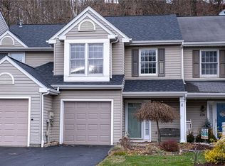 229 Commons Dr, Oakmont, PA 15139