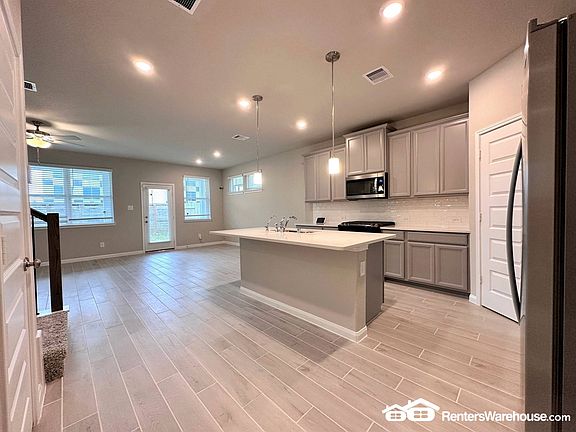 3rd image of 1513 Lakeline Oak Dr