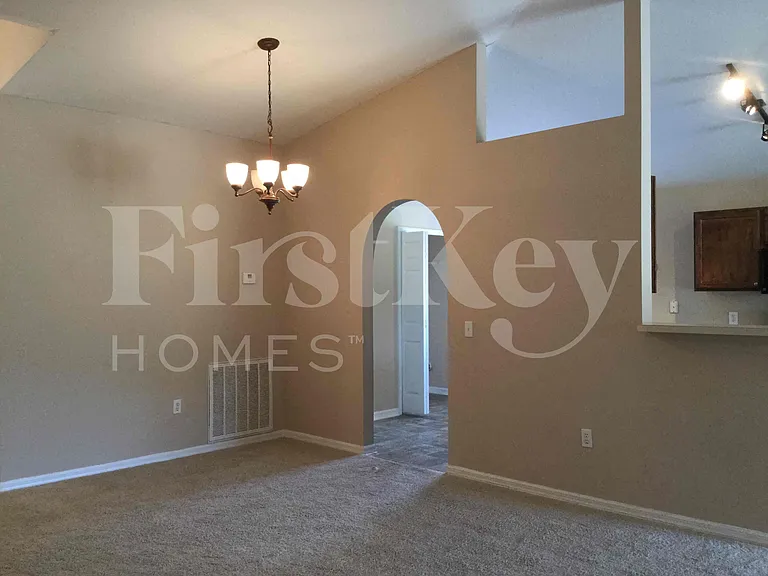 425 Hammerstone Ave — Photo 5