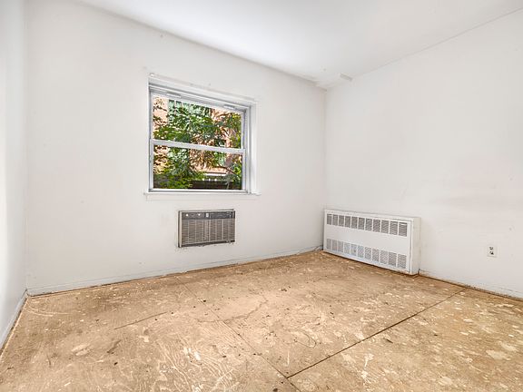 5th image of 211 Thompson St APT Gla