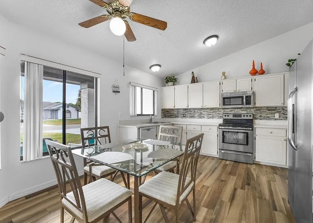 3 bed, 2.0 bath, 1535 sqft, $2,400 — Photo 3