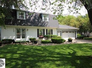 1535 S Lynnwood Dr, Mount Pleasant, MI 48858