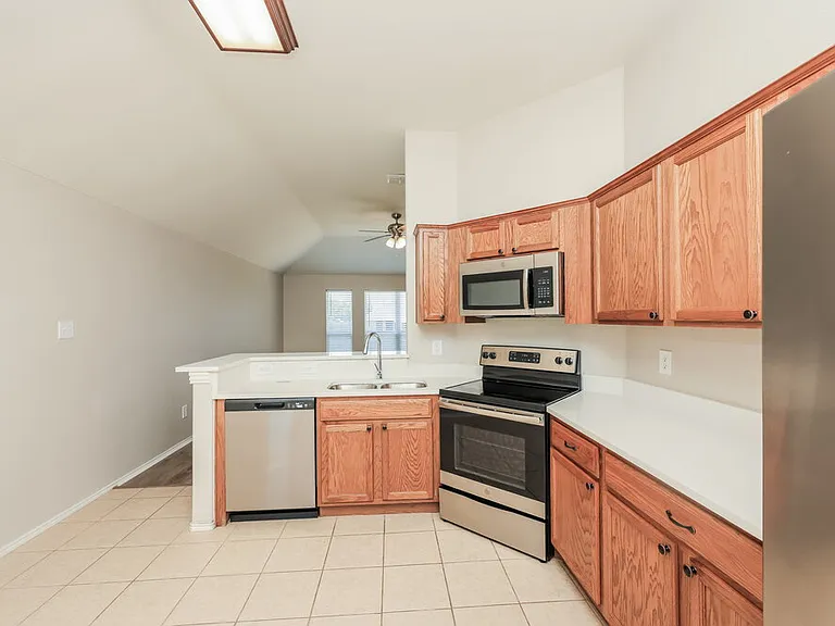 320 Foreston Dr — Photo 9