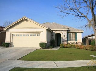 411 Bloomfield Dr, Bakersfield, CA 93312