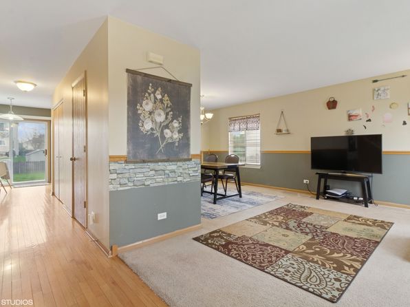2668 Jenna Cir, Montgomery, IL 60538