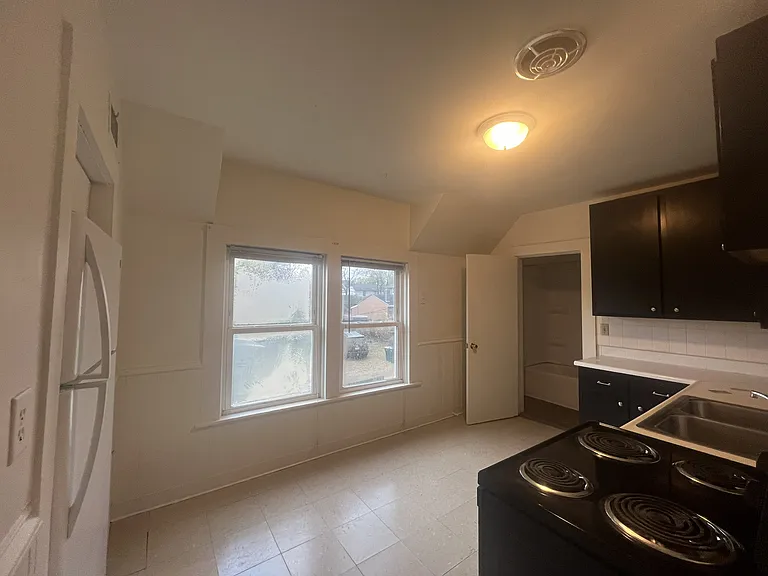 1417 Birch St — Photo 8