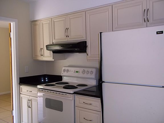 4th image of 305 Sikes Cir