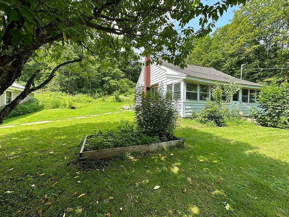 1st image of 30 Greenwich Plains Rd