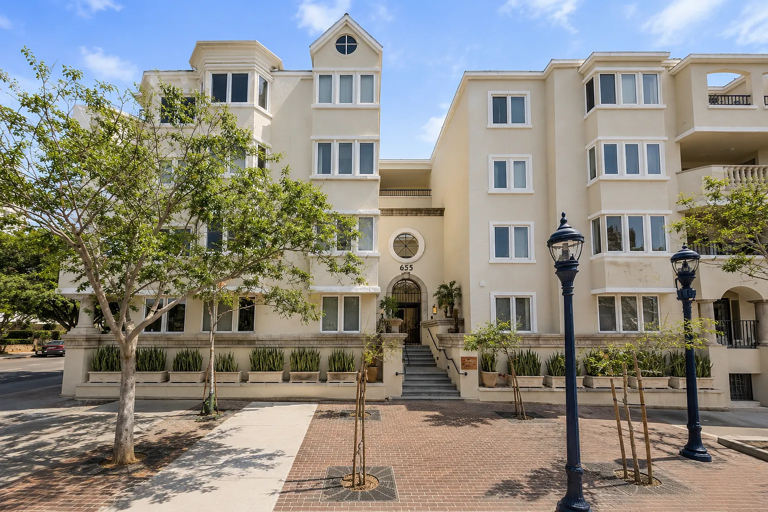 2 bed, 1029 sqft, $3,580 — Photo 1