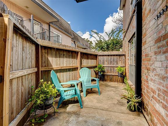 2nd image of 1807 Stoney Brook Dr APT 104