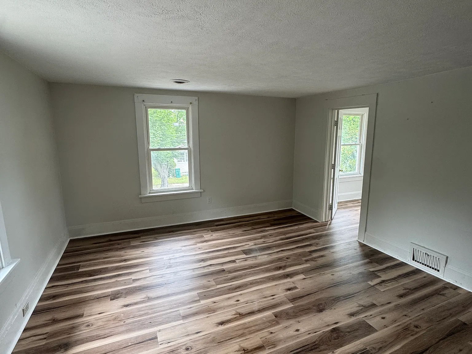 2 bed, $995 — Photo 4