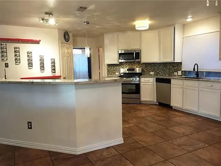 6916 Marigold Ct — Photo 7