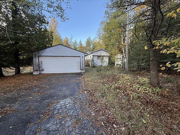 2nd image of 1624 Birch Rd