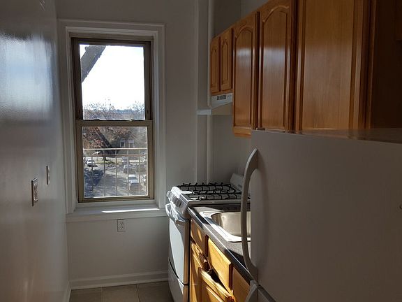 3rd image of 4824 43rd St