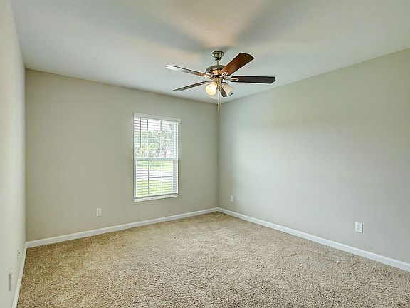 5th image of 517 SW Ray Avenue