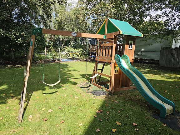 Playground set will be removed before move in.