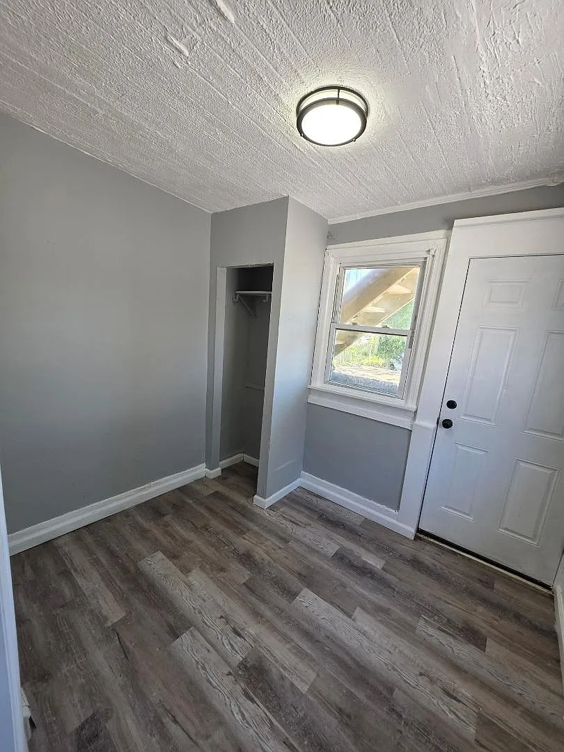 337 Fisher Ave - 337 Apt 1 first floor — Photo 1