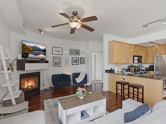 4th image of 2158 W Grand Ave #501