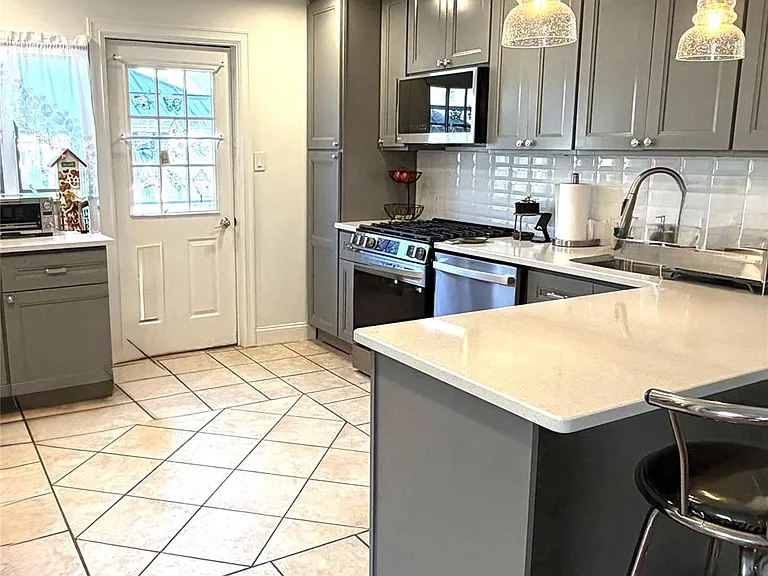 411 Elm St — Photo 4