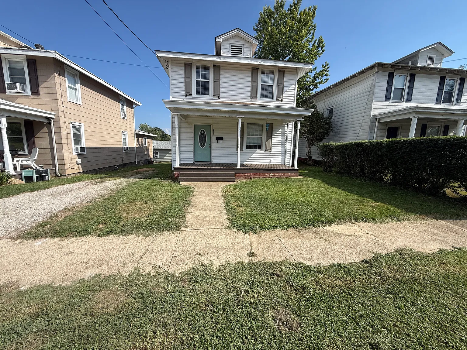 3 bed, 1600 sqft, $2,000 — Photo 1