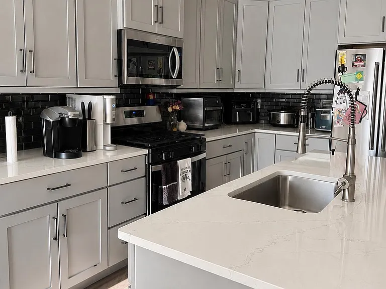 16 Theater Dr — Photo 3