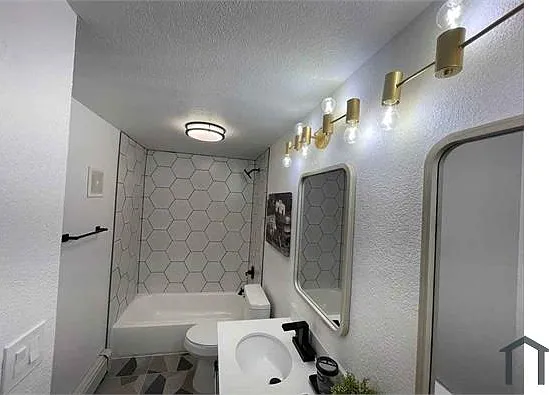 2 bed, 927 sqft, $1,775 — Photo 4