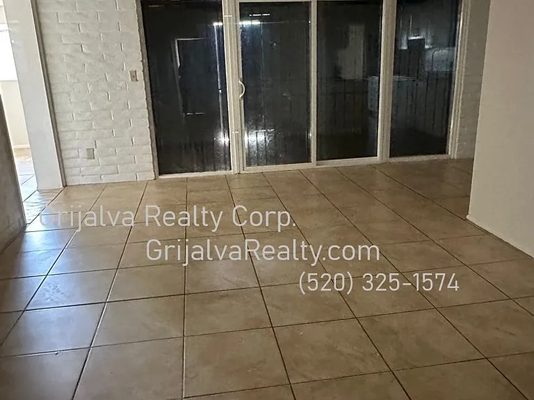3325 S Elson Ave — Photo 3