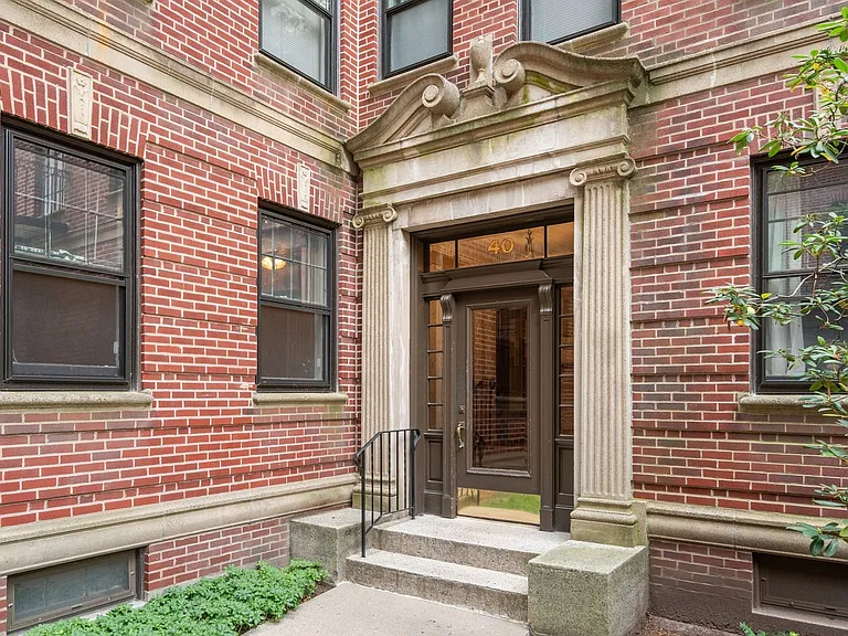 40 Linnaean St #11 — Photo 4