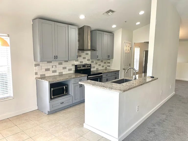2096 Kings Palace Dr — Photo 3
