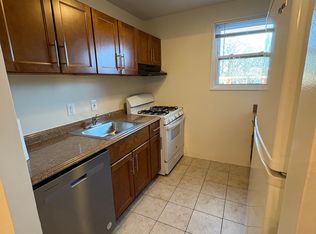 3823 Hamilton St APT 204, Hyattsville, MD 20781