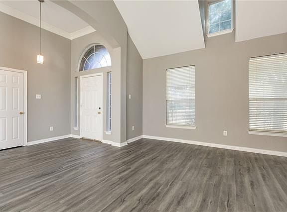 4th image of 10211 Donley Dr