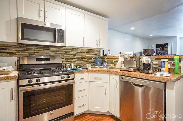 Rented by City Connections Realty | media 4