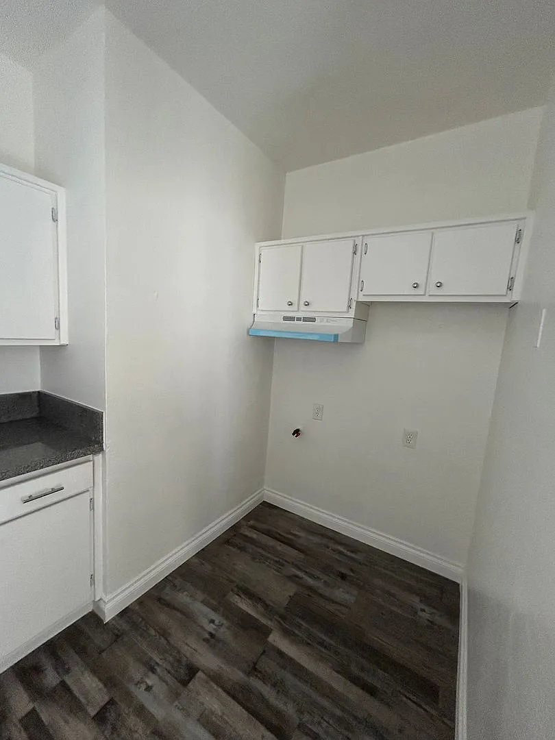 308 S Boyle Avenue #101-210 — Photo 2