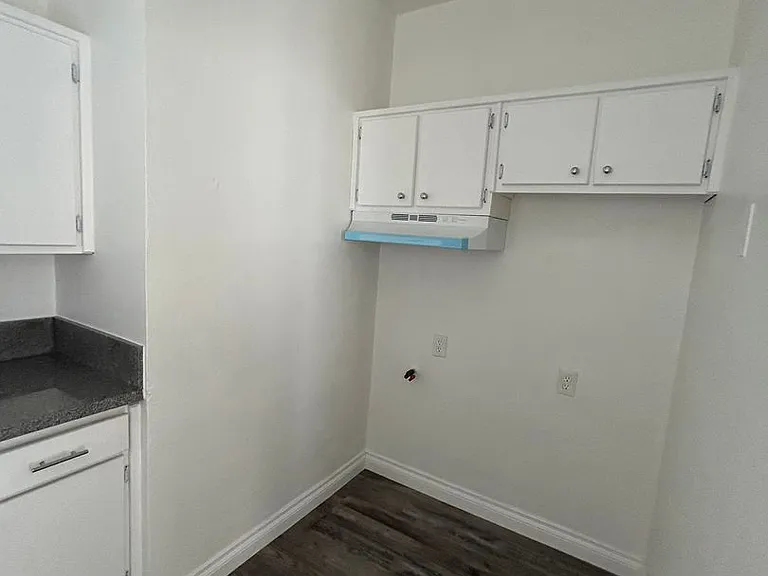308 S Boyle Ave — Photo 2