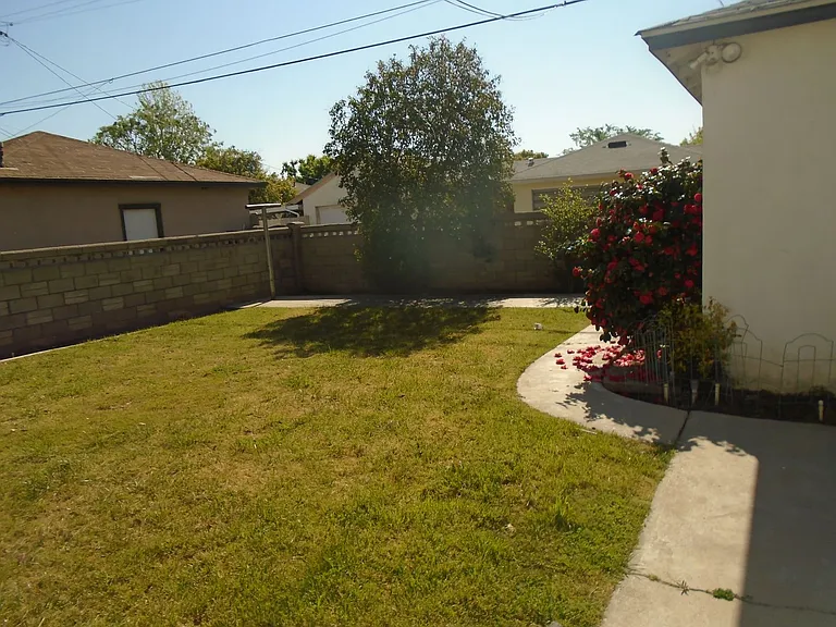 2714 Cedar St — Photo 13