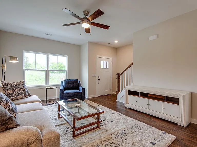 1125 Waterburg Ln — Photo 3