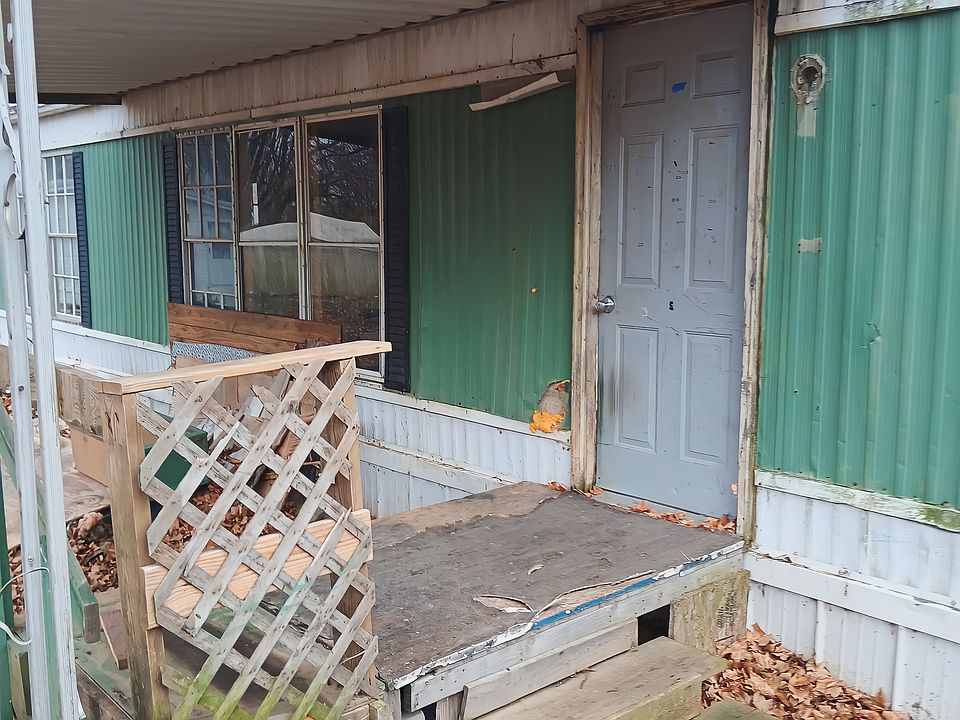 2nd image of 1100 W Locust St #48