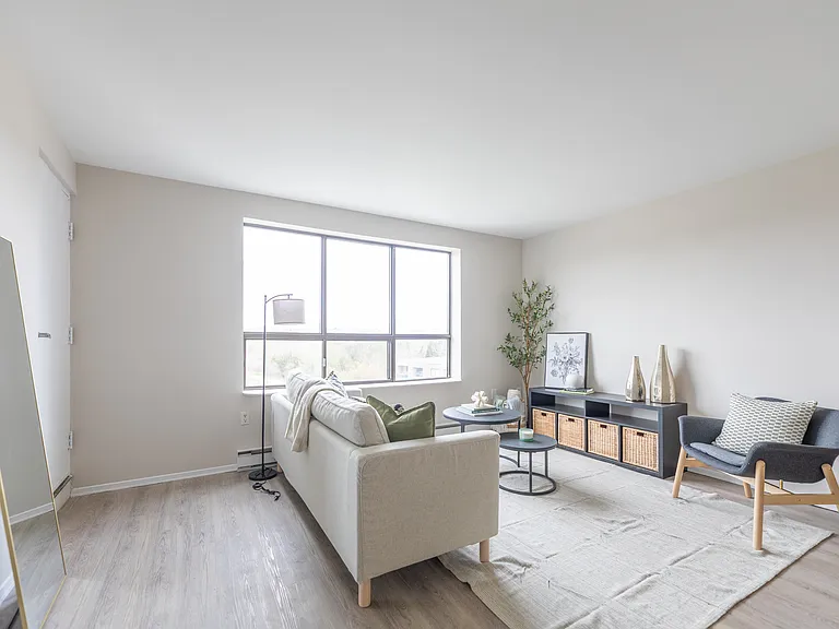 35 Bredin Pkwy — Photo 3