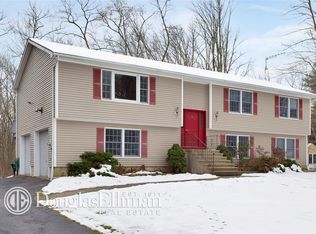 17 Viola Rd, Mahopac, NY 10541